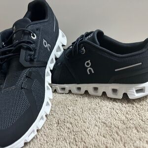 Womens On Cloud Cloud 5 -  Black / White